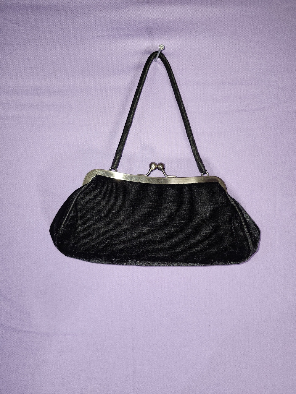 Classic Vintage Black Velvet Kiss-Lock Wristlet Clutch